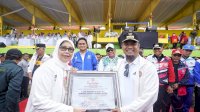 Gubernur Sulsel Terima Penghargaan dari PGRI Atas Kontribusi Peningkatan Mutu Pendidikan dan Kesejahteraan Guru