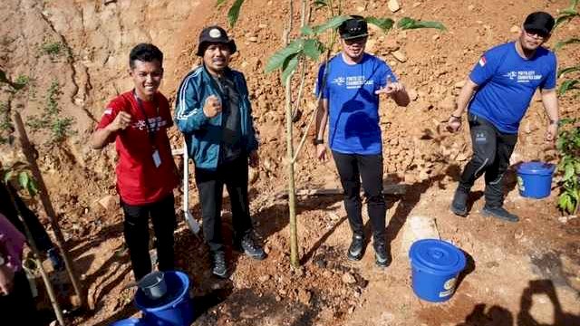Danny Pomanto dan Bima Arya Tanam Pohon Tabebuya di Maros