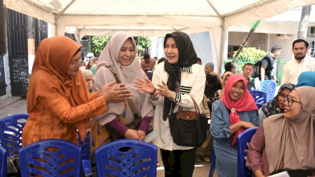 Anggota DPRD Makassar, Rezki serap asprasi warga saat reses di Minasa Upa, Selasa (1/8/2023).