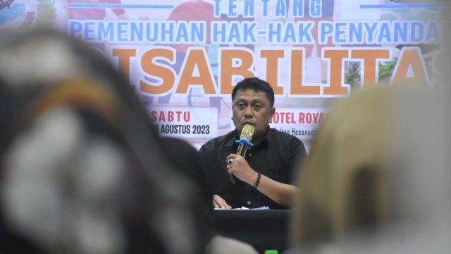 Anggota DPRD Makassar, Arifin Dg Kulle sosialisasikan Perda Pemenuhan Hak-hak Penyandang Disabilitas di Hotel Royal Bay, Jalan Hasanuddin, Sabtu (26/8/2023).