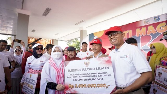 Gubernur Serahkan Dana Hibah untuk Pondok Pesantren Panrita Jabal Hikmah