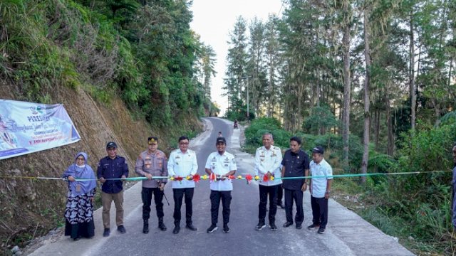 Buka Akses Wilayah Terisolir, Gubernur Andi Sudirman Resmikan Ruas Bonglo-Pantilang di Luwu