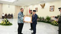 Gubernur Sulsel Andi Sudirman Sulaiman Terima Penghargaan Adhikarya Nararya Pembangunan Pertanian