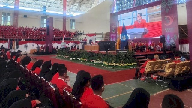 Unhas Kukuhkan 8.710 Mahasiswa Baru, Ini Pesan Rektor