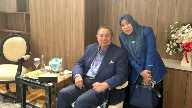 Legislator Demokrat Makassar, Fatma Wahyuddin foto bersama President RI ke-6, Susilo Bambang Yudhoyono.