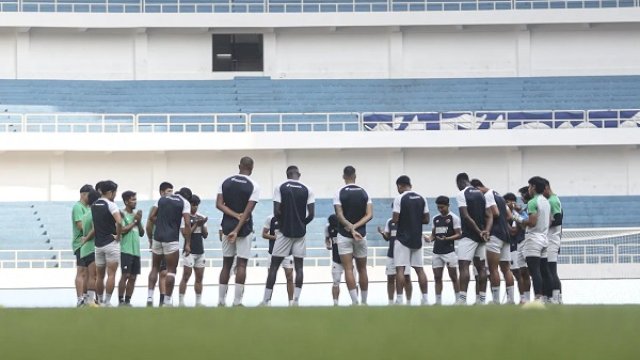 Dokumentasi: Para pemain PSM Makassar menggelar latihan. (@PSM_Makassar)