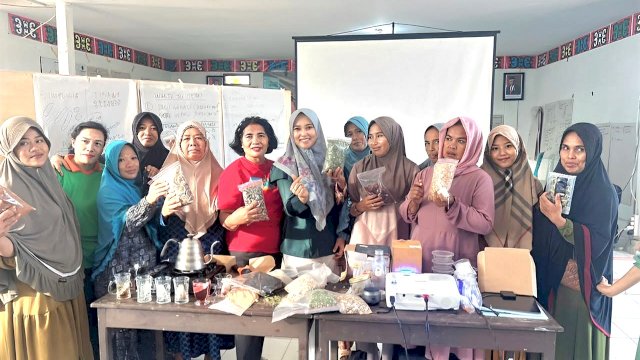 PT Vale Dorong Kemandirian Warga Baula pada Sektor Kesehatan melalui Pelatihan Herbal.