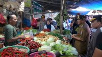 Pj Gubernur Bahtiar dan Forkopimda Tinjau Harga Kebutuhan Pokok di Pasar Tradisional
