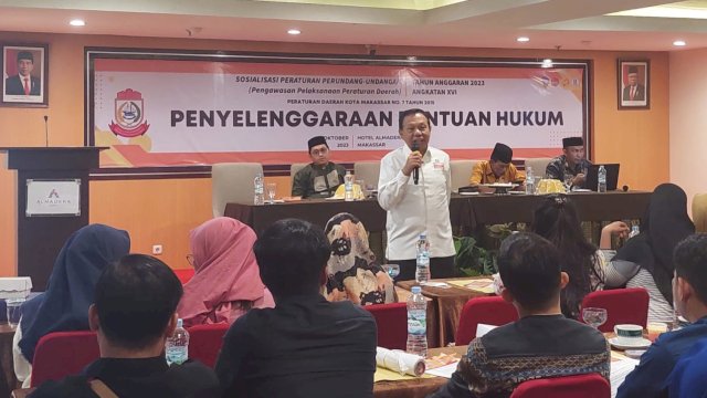 Anggota DPRD Makassar, HM Yunus sosialisasikan Perda Penyelenggaraan Bantuan Hukum, di Hotel Almadera, Jl Somba Opu, Jumat (13/10/2023).