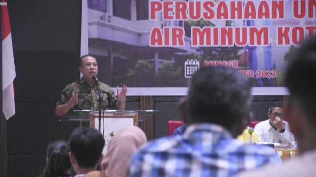 Anggota DPRD Makassar, Hasanuddin Leo sosialisasikan Perda Perusahaan Umum Daerah Air Minum Kota Makassar, di Hotel Travellers Phinisi, Minggu (29/10/2023). 