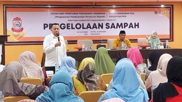Anggota DPRD Makassar, HM Yunus sosialisasikan Perda Pengelolaan Sampah, di Hotel Almadera Makassar, Sabtu (28/10/2023).