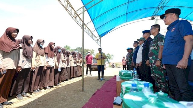 Momentum Sumpah Pemuda, Pj Gubernur Sulsel Ajak Pemuda Jadi Petani, Nelayan dan Peternak Milenial