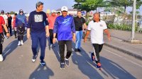 Pj Gubernur Bahtiar Jalan Sehat Bareng Pimpinan OPD Sambil Sapa Warga