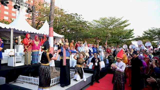 Rangkaian Peringatan HUT Ke-354 Sulsel Ditutup dengan Kirab Budaya dan Pesta Rakyat