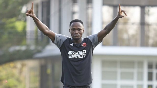 Victor Mansaray mengikuti latihan perdana bersama PSM. (Dok. PSM Makassar)