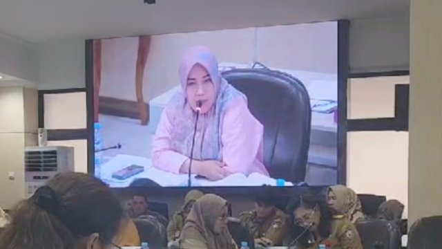 Ketua Fraksi Demokrat DPRD Makassar, Fatma Wahyuddin memberikan masukan terkait dukungan penuh bantuan ke rakyat Palestina, saat Rapat Banggar, Senin (13/11/2023).