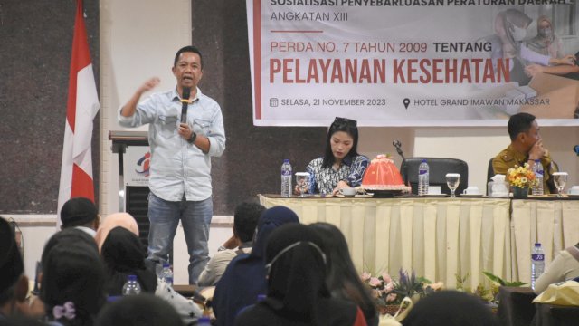 Anggota DPRD Makassar, Kasrudi sosialisasikan Perda Pelayanan Kesehatan, di Hotel Grand Imawan, Jl Pengayoman, Selasa (21/11/2023).