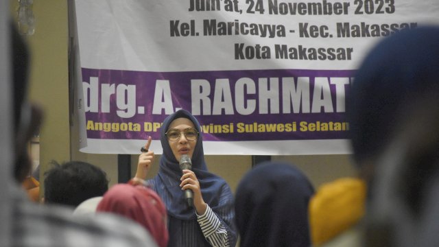 Ketua Komisi D DPRD Sulsel, Andi Rachmatika Dewi monitoring APBD Sulsel, di Kelurahan Maricayya, Kecamatan Makassar, Jumat (24/11/2023).