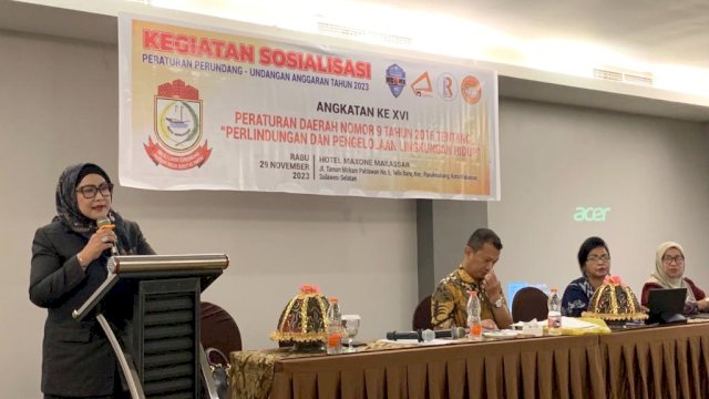 Anggota DPRD Makassar, Apiaty Amin Syam sosialisasikan Perda Perlindungan dan Pengelolaan Lingkungan Hidup, di Hotel Maxone, Jl Taman Makam Pahlawan, Kamis (30/11/2023).