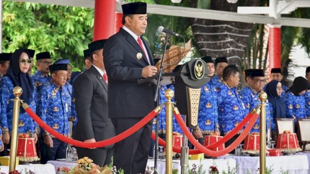 Pj Gubernur Sulsel, Bahtiar Baharuddin, memimpin upacara peringatan HUT Korps Pegawai Republik Indonesia (Korpri), di Lapangan Upacara Rumah Jabatan Gubernur, Rabu, 29 November 2023.