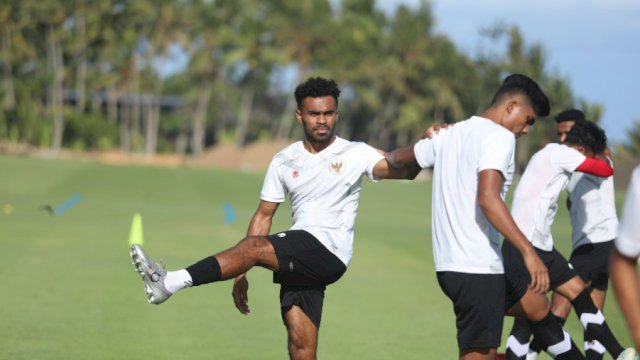 Pemain PSM Makassar Yakob Sayuri yang dipanggil bergabung dengan Timnas Indonesia untuk Kualifikasi Piala Dunia 2026 babak kedua melawan Irak dan Filipina. (PSSI)