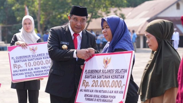 Hari Pahlawan Nasional, Pj Gubernur dan Pangdam Serahkan Bantuan untuk Korban Bencana Sosial