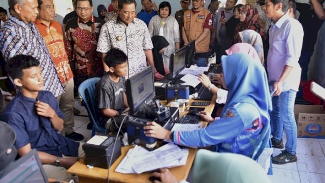 Jemput Bola, Pemprov Sulsel Fasilitasi Perekaman e-KTP Bagi Pemilih Pemula