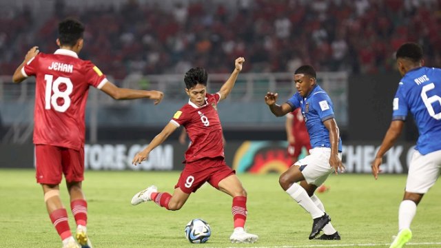 Laga Timnas U-17 Indonesia melawan Ekuador dalam laga pertama Grup A Piala Dunia U-17 2023 di Stadion Gelora Bung Tomo, Surabaya, Jumat (10/11). Laga berakhir dengan skor imbang 1-1. (PSSI)