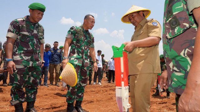 Siapkan Lahan, Pangdam XIV Hasanuddin Support Program Budidaya Pisang Pemprov Sulsel