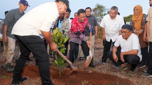 Penanaman Bibit Nangka Madu di Bulukumba, Pj Gubernur: Jangan Biarkan Lahan Kosong