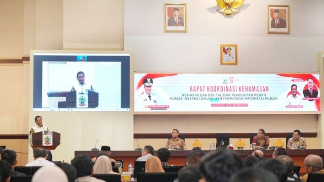 Pj Gubernur Sulsel, Bahtiar Baharuddin, saat membuka Rapat Koordinasi Kehumasan, di Ruang Rapat Pimpinan Kantor Gubernur Sulsel, Selasa, 28 November 2023.