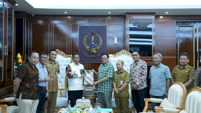 Timsel KI dan KPID Sulsel Serahkan Hasil Seleksi Calon Komisioner ke Pj Gubernur Bahtiar