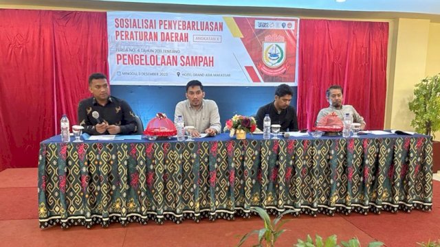 Sekretariat DPRD Makassar melaksanakan sosialisasi Perda Pengelolaan Sampah, di Hotel Grand Asia, Jl Boulevard, Minggu (3/12/2023).