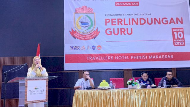 Anggota DPRD Makassar, Budi Hastuti sosialisasikan Perda Perlindungan Guru, di Hotel Travelers, Jl Lamaddukelleng Buntu, Minggu (10/12/2023).