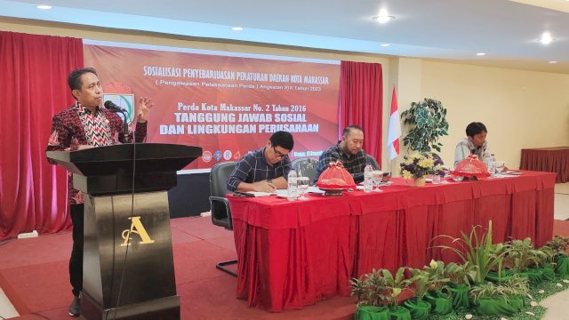 Anggota DPRD Makassar, Mesakh Raymond Rantepadang sosialisasikan Perda Tanggung Jawab Sosial dan Lingkungan Perusahaan (TSLP), di Hotel Grand Asia, Minggu (10/12/2023).