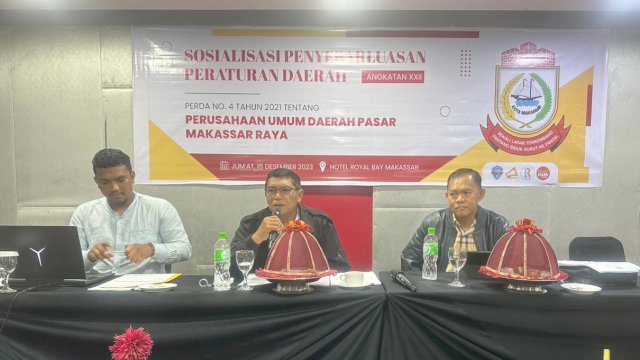 Sekretariat DPRD Makassar menggelar sosialisasi Perda Perusahaan Umum Daerah (Perumda) Pasar Raya, di Hotel Royal Bay, Jl Jendral Sudirman, Jumat (15/12/2023).