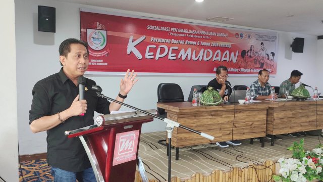 Anggota DPRD Makassar, Mesakh Raymond Rantepadang sosialisasikan Perda Kepemudaan, di Hotel Grand Maleo, Minggu (17/12/2023).