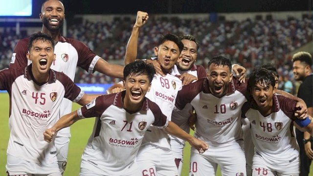 Para pemain PSM Makassar. PSM resmi menunjuk Stadion Batakan, Balikpapan, Kalimantan Timur sebagai home base sementara. (@PSM_Makassar)