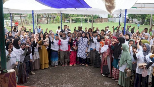 Anggota Komisi IX DPR RI Aliyah Mustika Ilham melakukan sosialisasi Program Percepatan Penurunan Stunting di kompleks Kodam Katangka Kecamatan Rappocini, Kota Makassar, Jumat (1/12/2023).