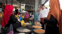 Kunjungi Pasar Cekkeng Bulukumba, Pj Gubernur Pantau Stok dan Harga Pangan