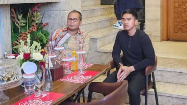 Ketua Umum Partai Solidaritas Indonesia (PSI) Kaesang Pangarep melakukan silahturahmi ke kediaman Walikota Makassar Danny Pomanto di Jl Amirullah, Makassar, Selasa (12/12/2023).