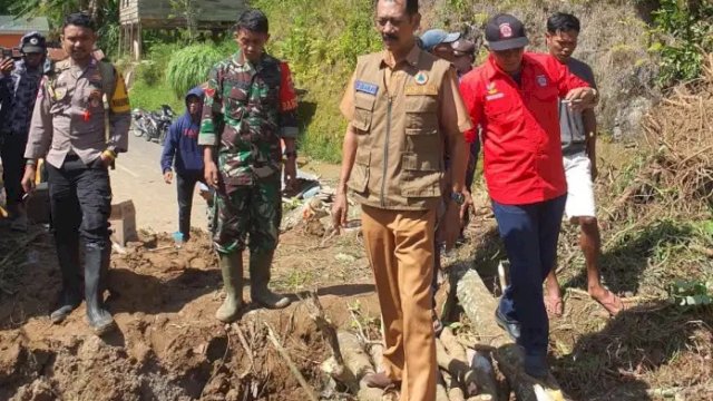 2 Rumah Tertimbun Tanah Longsor, Jalan Poros Sinjai-Malino Tertutup Total