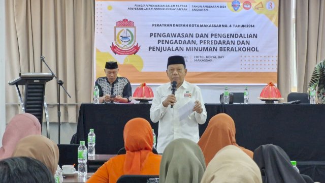Anggota DPRD Makassar, HM Yunus sosialisasikan Perda Pengawasan dan Pengendalian Pengadaan, Peredaran dan Penjualan Minuman Beralkohol, di Royal Bay, Jl Sultan Hasanuddin, Senin (22/1/2024).
