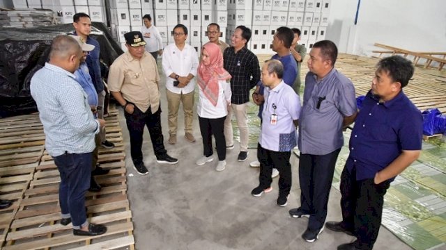 Pj Gubernur Sulsel Tinjau Gudang Logistik KPU Luwu Utara, Pastikan Kesiapan Pemilu