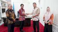 Pemprov Sulsel Serahkan SK Pengangkatan Firman Hamid Pagarra sebagai Pj Sekda Makassar