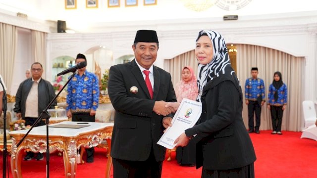 Pj Gubernur Lantik Besse Rasida Menjadi Dokter Ahli Utama Pemprov Sulsel