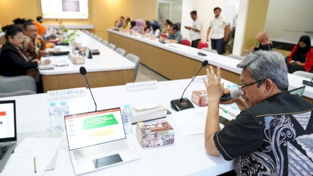 Pj Sekretaris Daerah Provinsi Sulsel, Andi Muhammad Arsjad, saat menjadi narasumber dalam Dialog Komunikasi Badan Urusan Legislatif Daerah (BULD) Dewan Perwakilan Daerah (DPD) RI Dalam Rangka Pemantauan dan Evaluasi Peraturan Daerah Tentang Ketahanan Pangan, di Fakultas Pertanian, Universitas Hasanuddin, Makassar, Jumat 19 Januari 2024.
