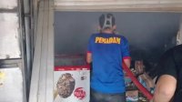 Tiga Armada Damkar Dikerahkan Atasi Kebakaran Kios di Pasar Sinjai