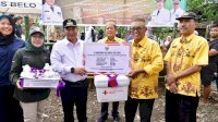 Pj Gubernur Sulsel Serahkan Bantuan Senilai Rp2 Miliar untuk Rumah Tangga Miskin di Soppeng