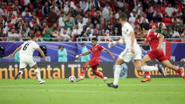 Pemain sayap timnas Indonesia Yakob Sayuri saat berlaga melawan Irak di Piala Asia 2023. (pssi)